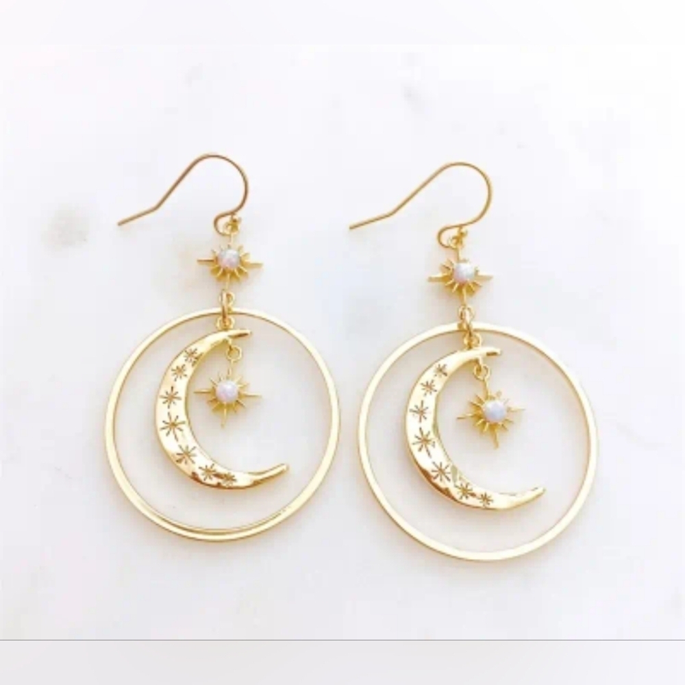2 For 25$ Gold Crescent Moon Earrings NIP
